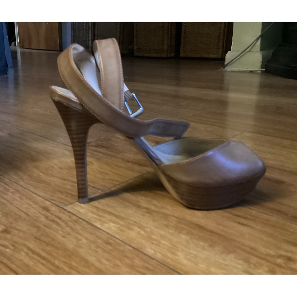 Women’s Marc Fisher “Tulip” Ankle Strap Peep Toe Stiletto Heels. Natural Tan Sz6